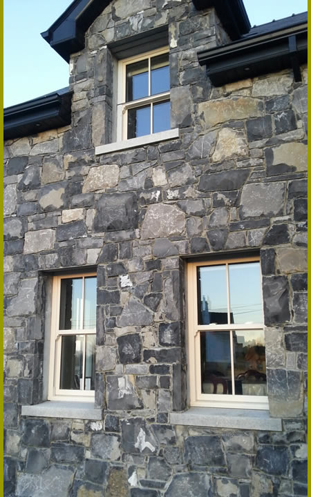 Stone.House.With.Cutstone.Archway.Cladding2.440.by.720